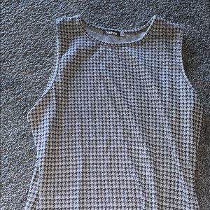 Sleeveless houndstooth pattern pencil dress